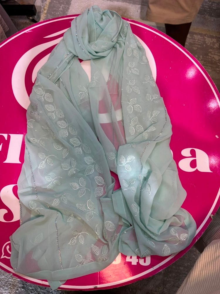 Foulard brodé — vert d'eau