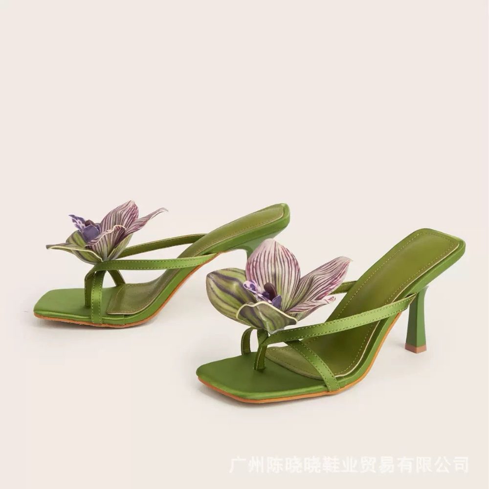 Sandales à talon — fleur verte